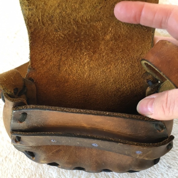 TWO VINTAGE TOOLED LEATHER SMALL CROSSBODY BAGS PURSES - Picture 6 of 9